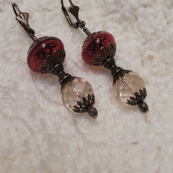 Romantic Victorian Handblown glass drop earrings. Handcrafted and Hypoallergenic - Picture 4 of 10